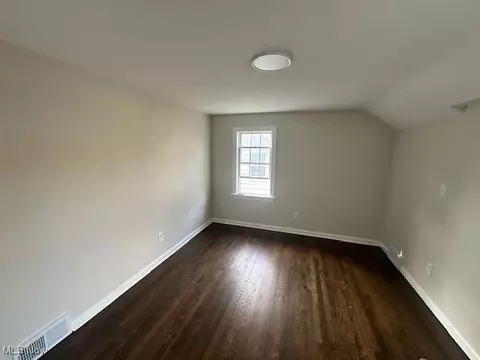 310 E 211th St, Euclid, OH 44123 photo 11