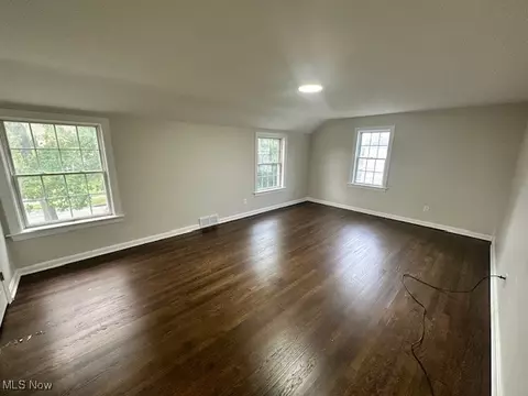 310 E 211th St, Euclid, OH 44123 photo 7