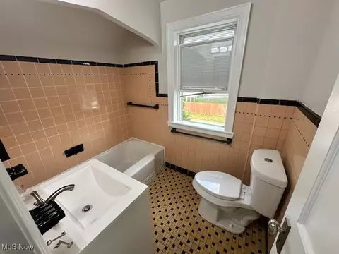 310 E 211th St, Euclid, OH 44123 photo 9