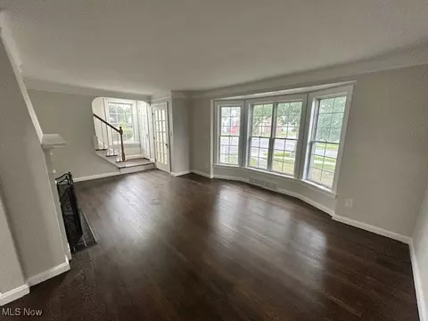 310 E 211th St, Euclid, OH 44123 photo 3