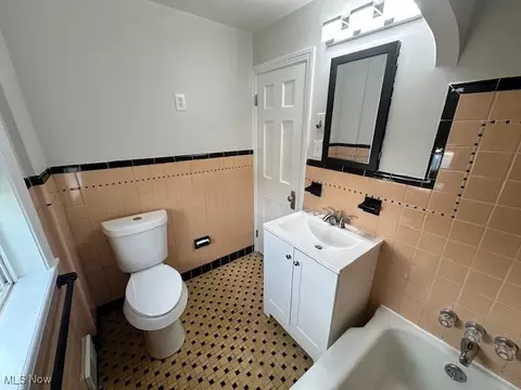 310 E 211th St, Euclid, OH 44123 photo 10