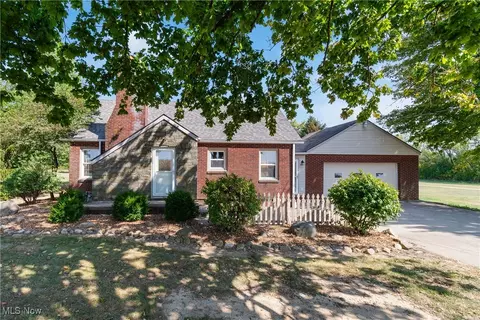 5840 Oakhill Ave NE, Louisville, OH 44641