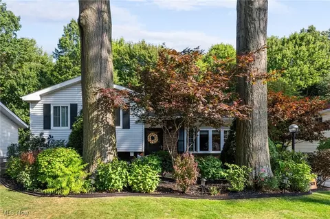 23836 Amesbury Dr, North Olmsted, OH 44070