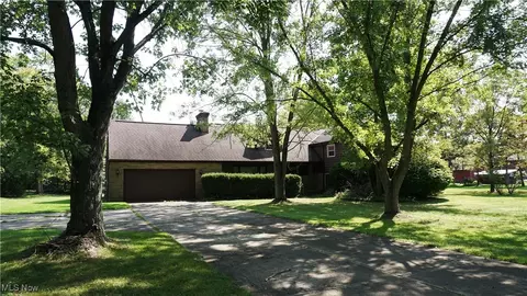 422 N Munroe Rd, Tallmadge, OH 44278