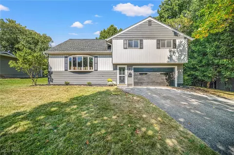 9424 Gettysburg Dr, Twinsburg, OH 44087
