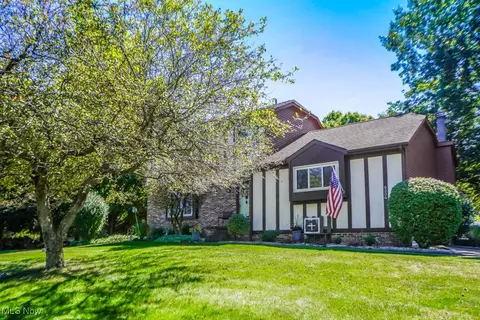 6556 Twickenham St NW, Canton, OH 44708