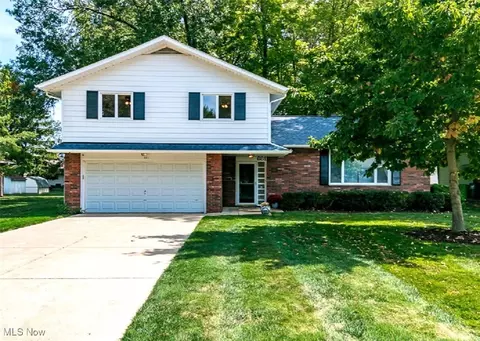 681 Jefferson Dr, Highland Heights, OH 44143
