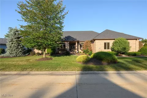 850 Arroyo Dr, Barberton, OH 44203