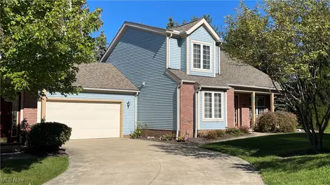 8727 Quailridge Ct, Macedonia, OH 44056