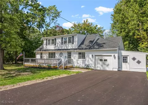 34529 Beachpark Dr, Eastlake, OH 44095