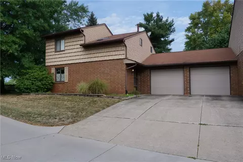 301 Guys Run Rd, Akron, OH 44319