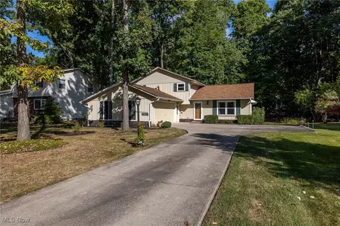 3963 Canterbury Dr, Brunswick, OH 44212