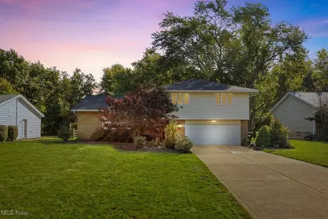 901 Belwood Dr, Highland Heights, OH 44143