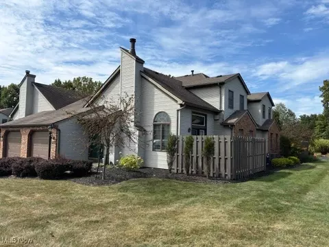 100 Talsman Dr #10, Canfield, OH 44406