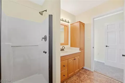 Bath - 68 Roche Way, Boardman, OH 44512 photo 4 of 5