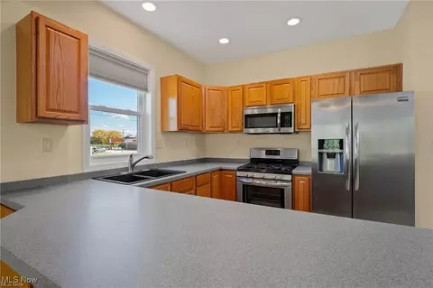 Kitchen - 68 Roche Way, Boardman, OH 44512 photo 1 of 4