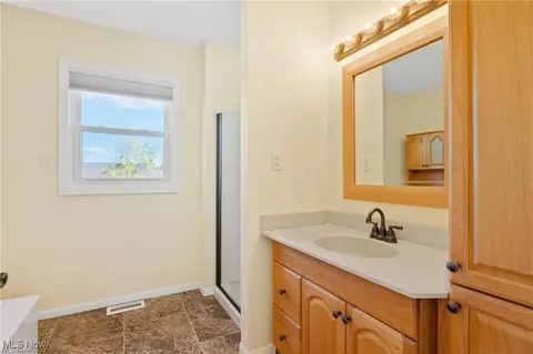 Bath - 68 Roche Way, Boardman, OH 44512 photo 2 of 5