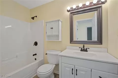 Bath - 68 Roche Way, Boardman, OH 44512 photo 5 of 5