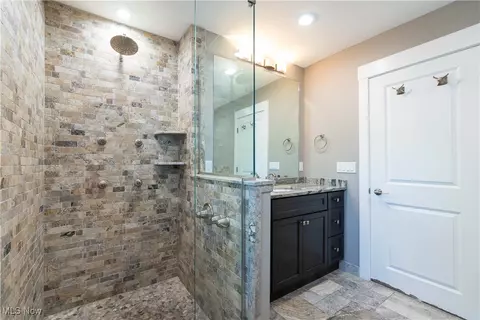 Bath - 7071 Barton, Mentor, OH 44060 photo 3 of 4