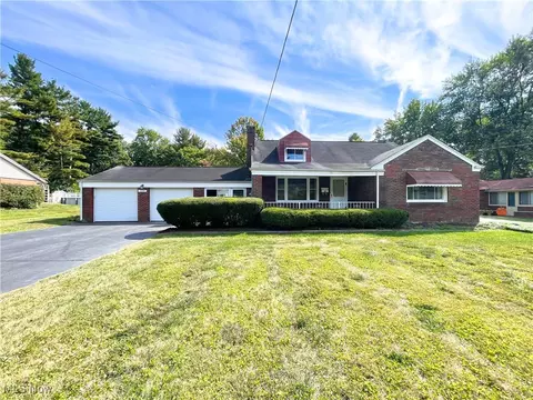 2939 Howell Dr, Poland, OH 44514
