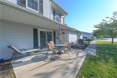 7983 Colonial Dr, Mentor, OH 44060
