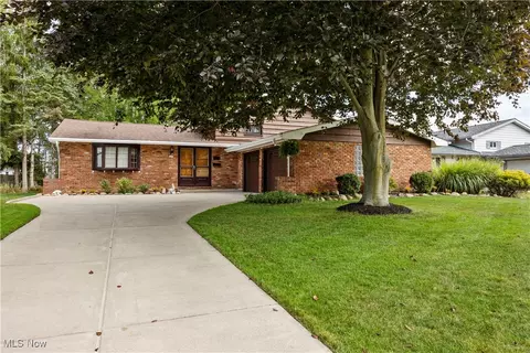 7261 Normandy Dr, Parma, OH 44134