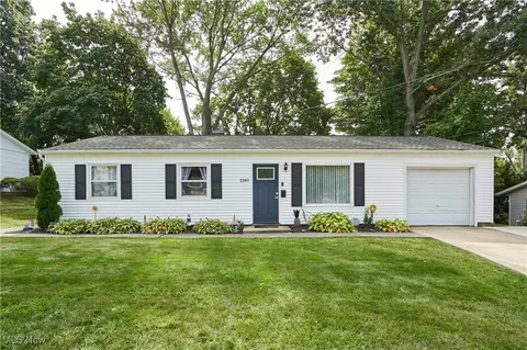 2180 E Santom Rd, Stow, OH 44224