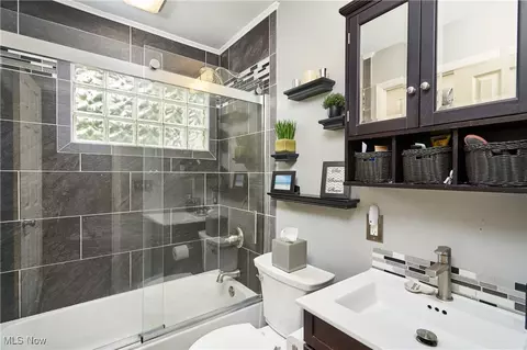 Bath - 2180 E Santom Rd, Stow, OH 44224 photo 1 of 1
