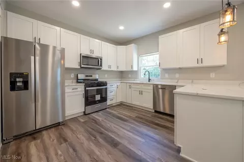 861 Lloyd Rd, Wickliffe, OH 44092 photo 3