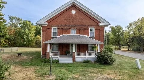 2011 Glacier Rd, New Springfield, OH 44443