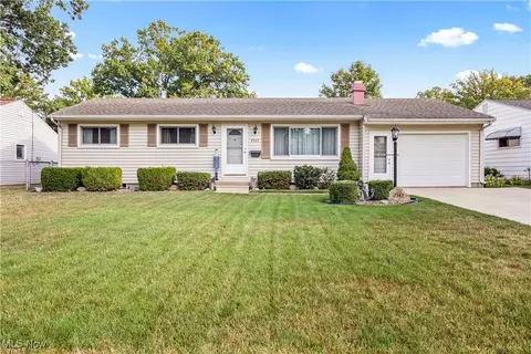2543 Eastlawn St, Lorain, OH 44052
