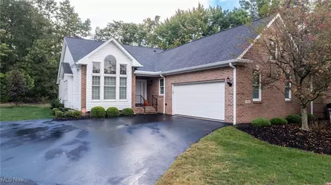 190 Blue Winged Dr SE, Howland, OH 44484