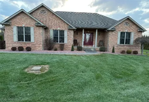 10298 Rapp Rd, New Middletown, OH 44442