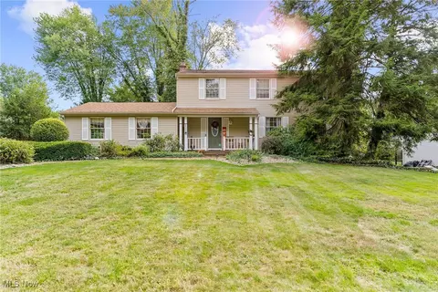 8538 Carriage Hill Dr NE, Warren, OH 44484