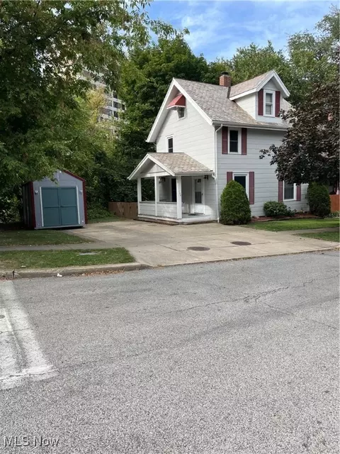 104 Blaine St, Elyria, OH 44035
