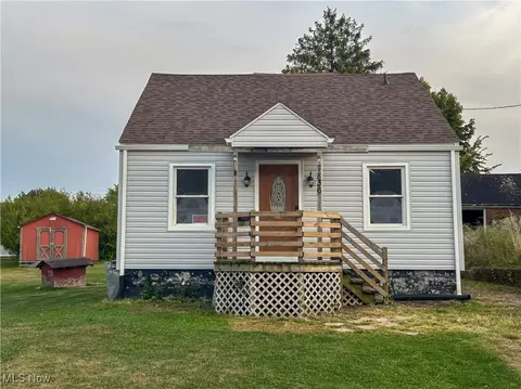 7836 Oak St, Masury, OH 44438