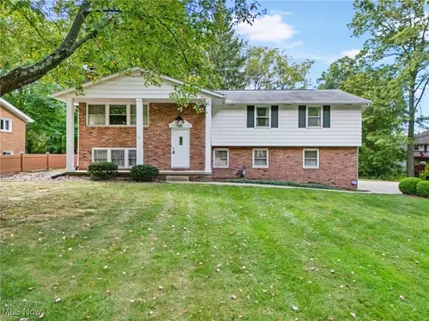 6969 Oakcrest Ave NW, North Canton, OH 44720
