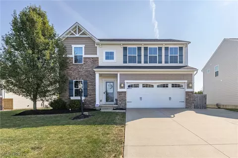 977 Overton Dr, Brunswick, OH 44212