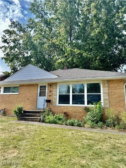 1660 Dennis Dr, Wickliffe, OH 44092 photo 2