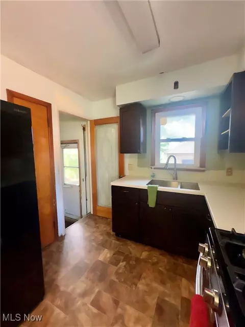 1660 Dennis Dr, Wickliffe, OH 44092 photo 4