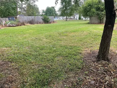 9918 Green Dr, Windham, OH 44288 photo 2