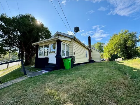 1325 Walnut Rd SE, Massillon, OH 44646