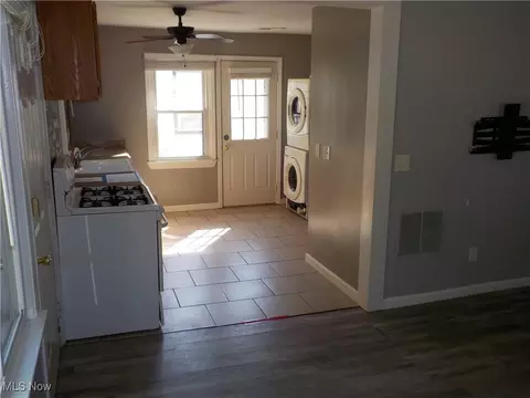 Entry Way - 625 Delaware Ave, Elyria, OH 44035 photo 1 of 1