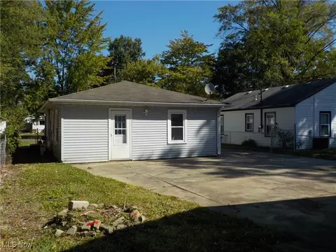 Exterior - 625 Delaware Ave, Elyria, OH 44035 photo 2 of 2