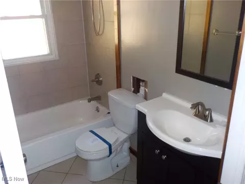 Bath - 625 Delaware Ave, Elyria, OH 44035 photo 1 of 2