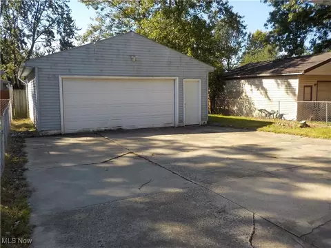 Exterior - 625 Delaware Ave, Elyria, OH 44035 photo 1 of 2