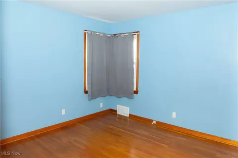 Bedroom - 97 Grimm Heights Ave, Struthers, OH 44471 photo 2 of 6