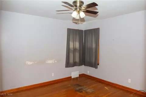 Bedroom - 97 Grimm Heights Ave, Struthers, OH 44471 photo 3 of 6