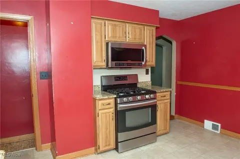 Kitchen - 97 Grimm Heights Ave, Struthers, OH 44471 photo 5 of 5