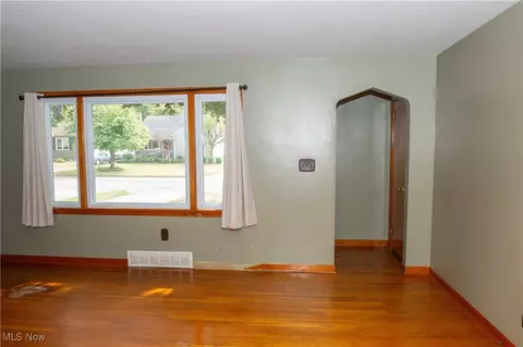 Living - 97 Grimm Heights Ave, Struthers, OH 44471 photo 1 of 3